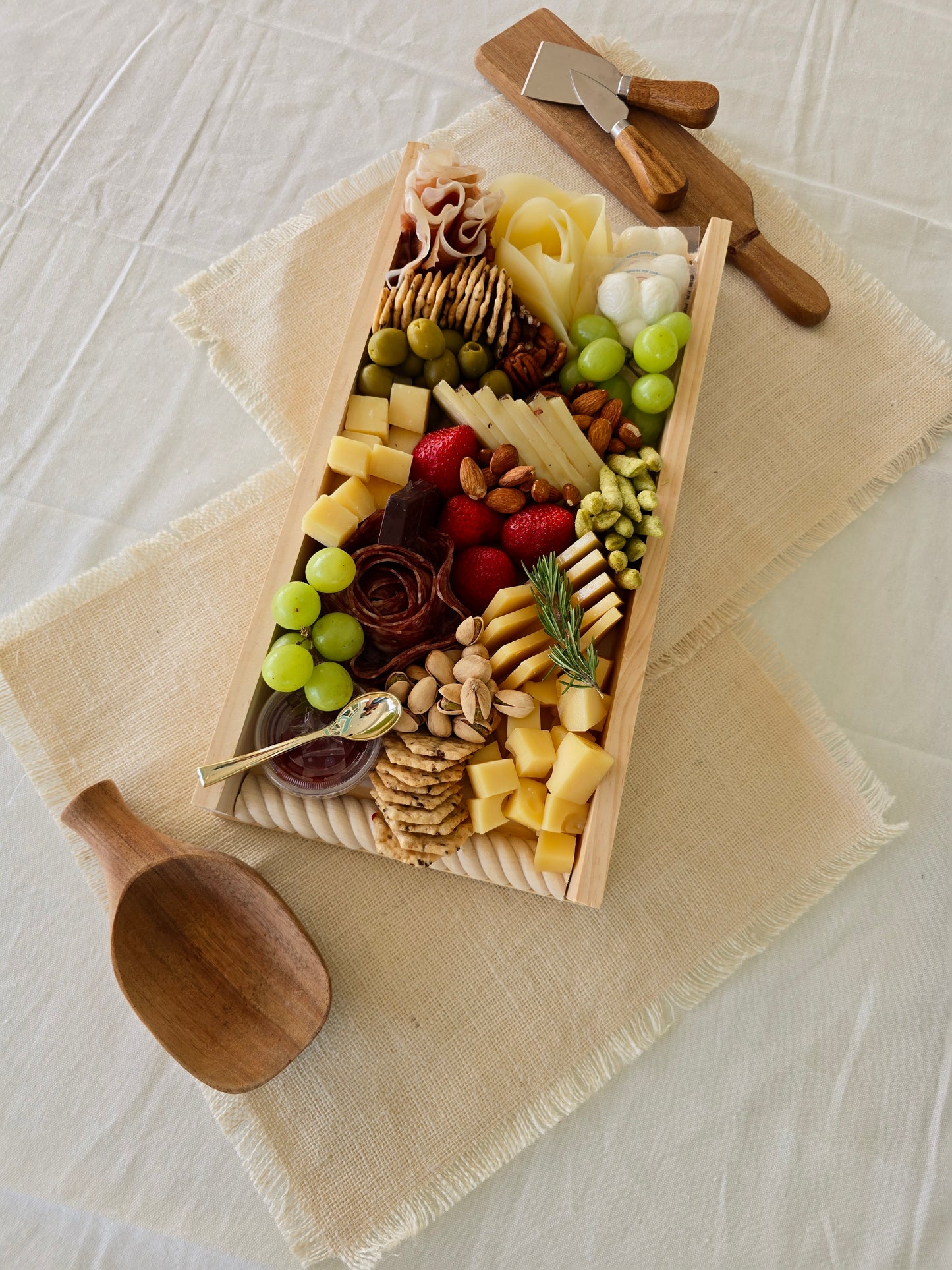 Family cheese board for 4 to 8 people