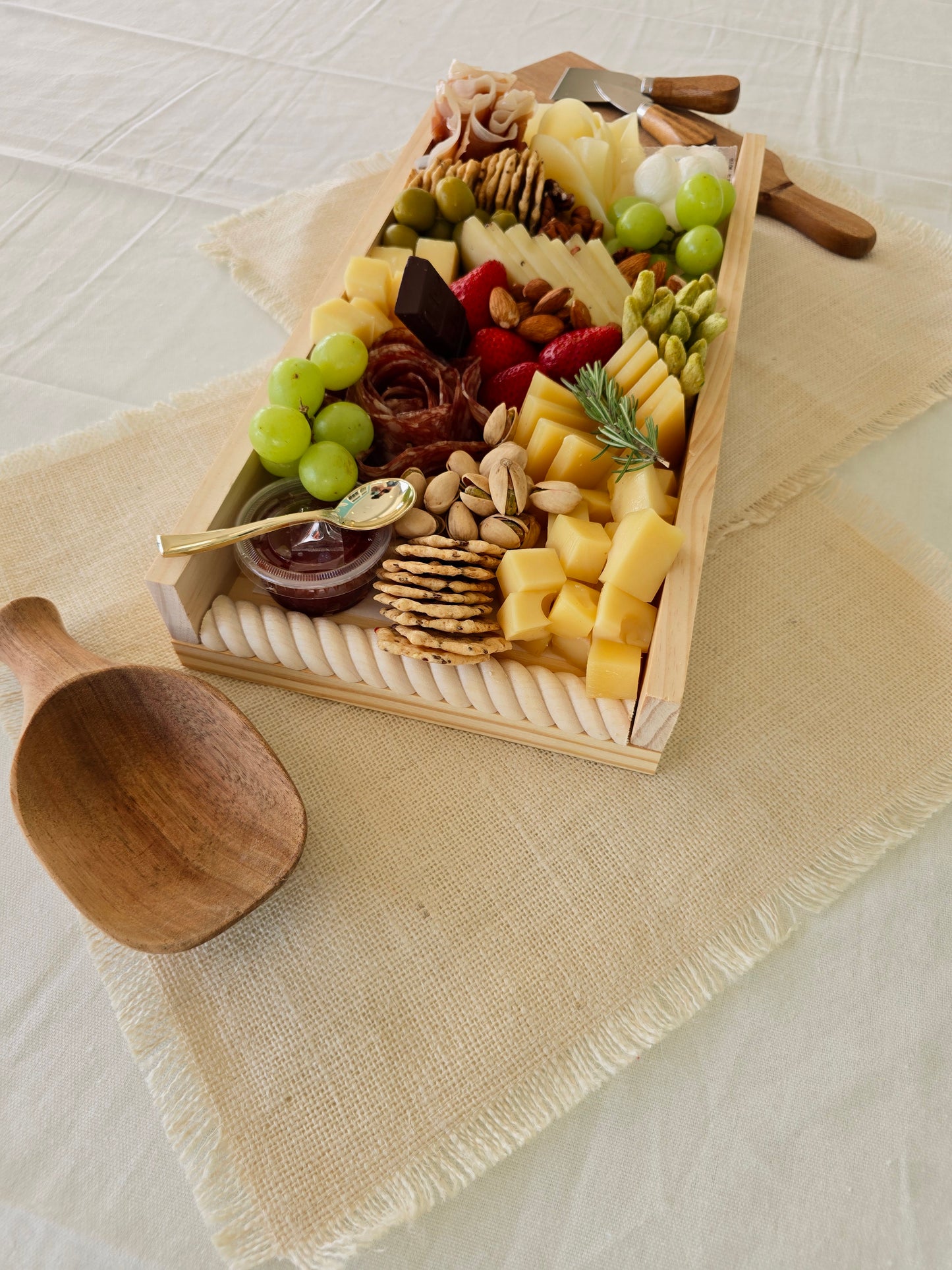Family cheese board for 4 to 8 people