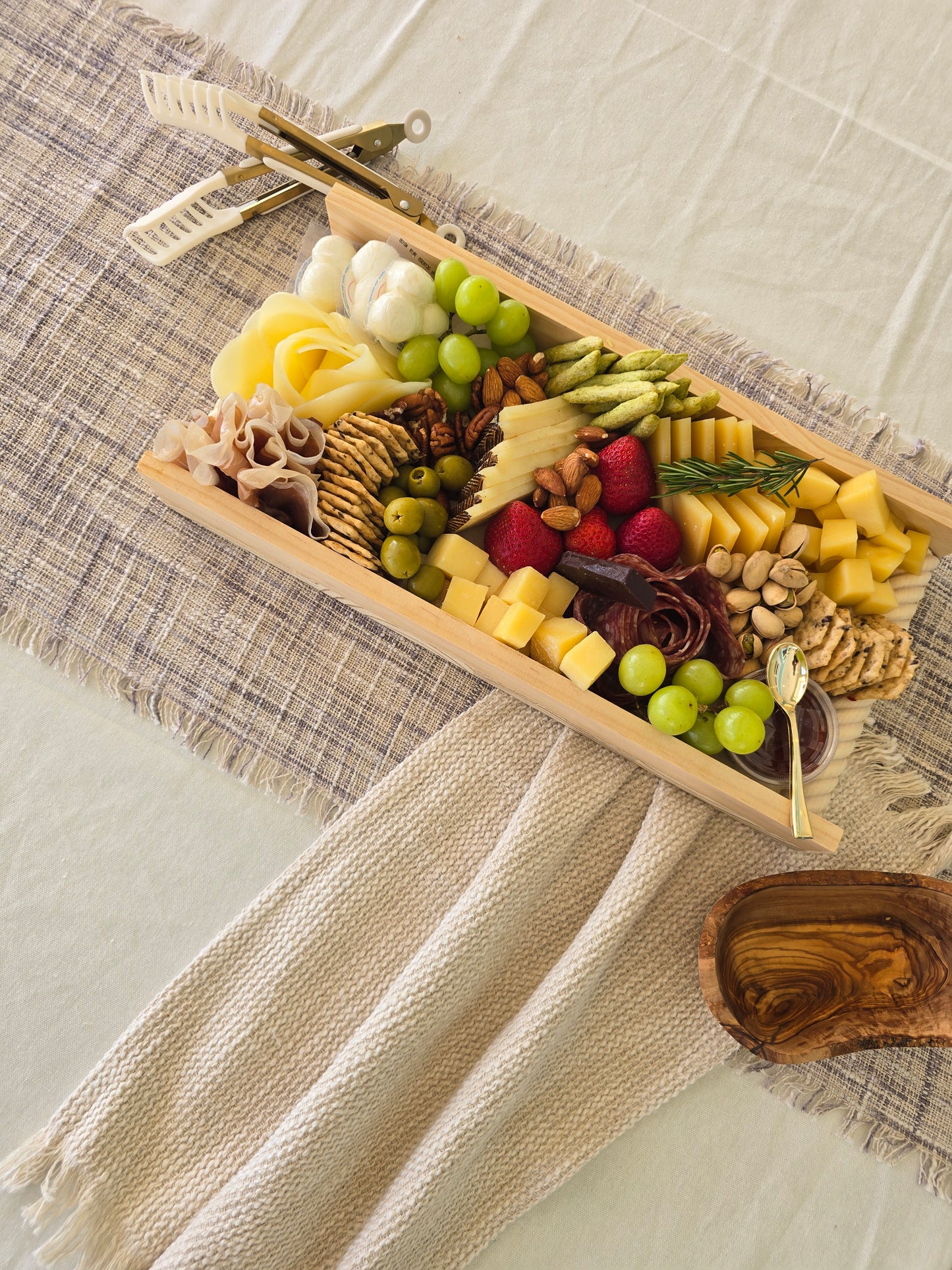 Family cheese board for 4 to 8 people